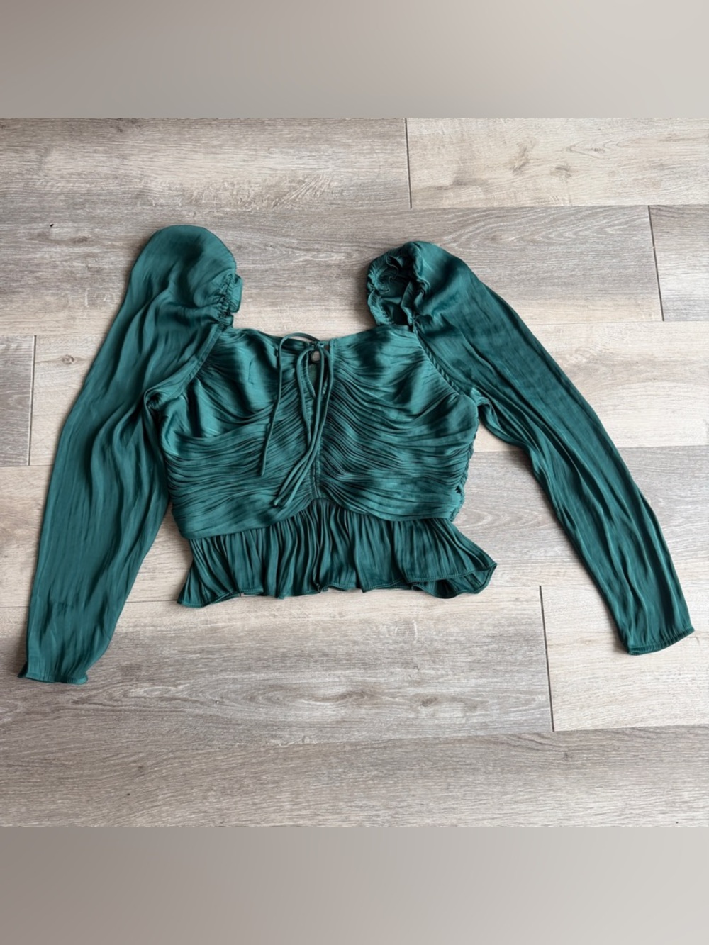 House of Harlow 1960 Emerald Ruched Ruffle Layer Long-Sleeve Cropped Top M
